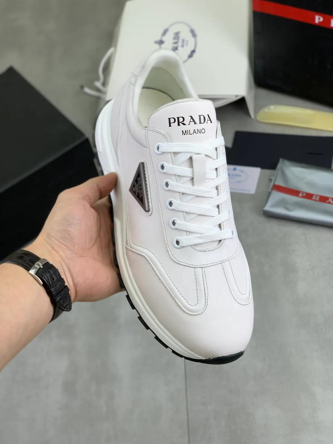 Men's men's shoes P600 💰[actual price] top quality, new popular models on the official website, timeless for a century, 🆘 The trendy brand (Prada) mainly promotes popular models, avant-garde and versatile fashionable men's shoes, privately molded, with cowhide splicing and 1:1 oil edge treatment... fashionable and simple, original imported cowhide with python skin, cowhide leather lining for feet; the atmosphere and personality are more fashionable, eye-catching and pursuing class. It will subvert the old idea and be a must-have for fashionistas who want to spend time with you! Must keep it! High-end comfortable and low-cost, high-end quality workmanship. Size: 38-45 4️⃣ colors available. full package